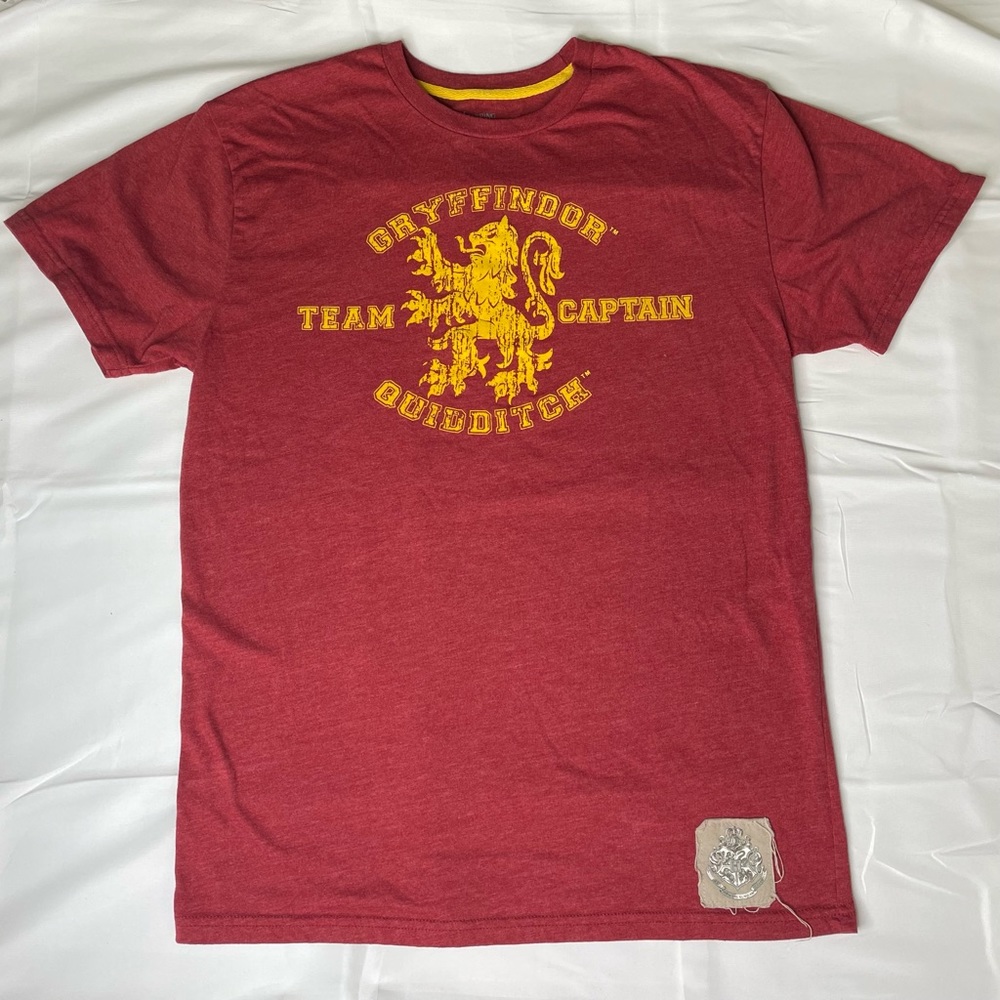 Harry Potter Wizarding World Gryffindor Team Captain t-shirt size M